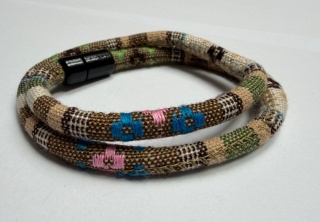 Śliczna bransoletka dla mężczyzn, męska. Styl Boho. Wełna. Odcień beżowy. Zacisk - magnes.