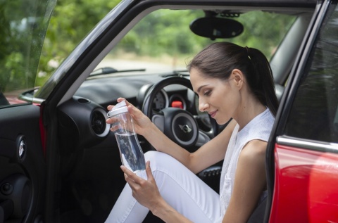 Bidon na wodę Dafi poj. 0,6 l kolor bezbarwny zakrętka biała